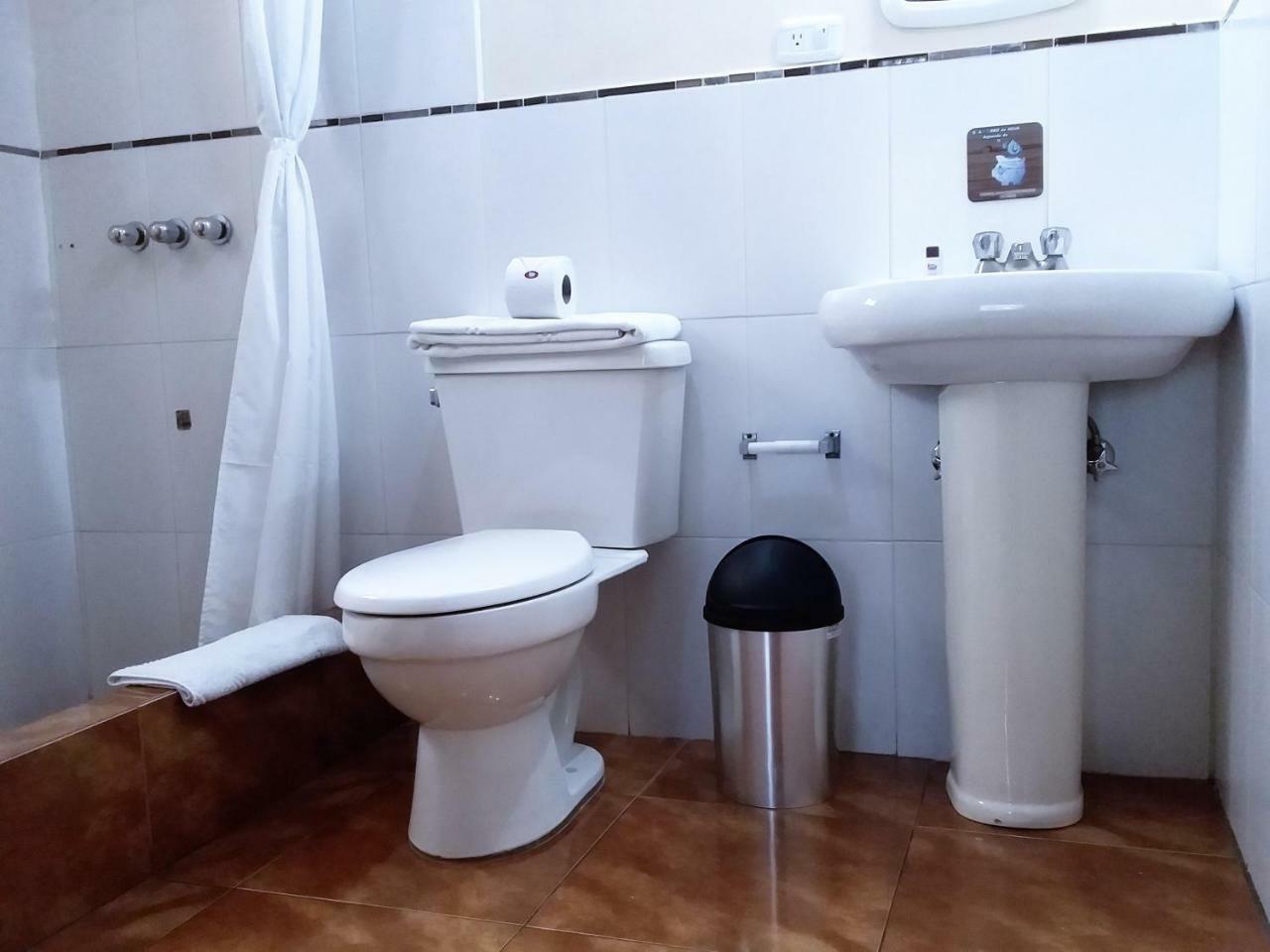 Hostal El Roble كويتو المظهر الخارجي الصورة